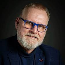 Mi casa es su casa'! 'You can sleep in my place if you want'! Ik val van…