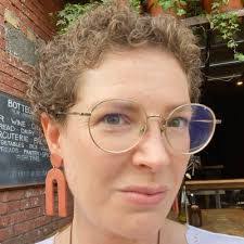 Caitlin Sutherland's Instagram, Twitter & Facebook