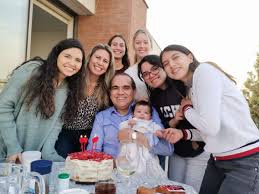 Su padre, carlos maldonado paredes (quito, 1927) es un arquitecto, graduado en la universidad central del ecuador. Carlos Maldonado On Twitter Muchas Gracias A Tod S Por Sus Afectuosos Saludos De Cumpleanos Yo Saludo Al Maestro Bielsa X El Suyo Aca Celebrando Con Mi Senora 5 Hijas Y