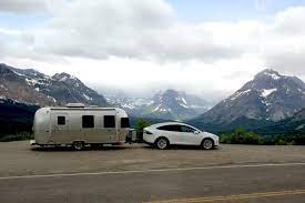 The vehicle manufacturers rate the towing capability of their vehicles based on the strength of the frame, the capacity of the engine/drivetrain whatever vehicle you settle on, the 24 foot caravan should have electric brakes and the tow vehicle should be equipped with a controller for the. Towing A Caravan With An Electric Car Caravan Vlogger