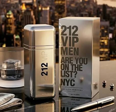 O Perfume 212 VIP Men, de Carolina Herrera, é marcante, poderoso e  transborda estilo. Lançado com os lendários slogans “Você está na lista?” e  “Essa é uma festa exclusiva”, o 212 vip