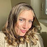 Melinda Mayer's Instagram, Twitter & Facebook