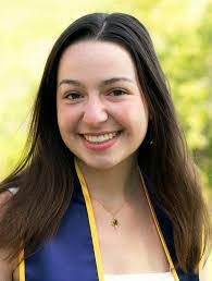 Dara Leon's Instagram, Twitter & Facebook