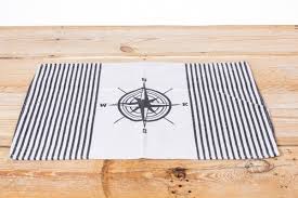 Auf den weißen und blauen streifen kommt das motiv schön zur geltung. Kleiner Teppich Maritimer Look Mare Me Maritime Dekoration Geschenke