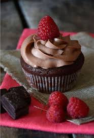 Recette De Cupcakes Chocolat Framboises Little Things Recipe Sweet Recipes Dessert Recipies Cupcake Toppings
