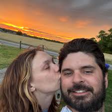 Can I move trophy mounts in the Layton Lodge?