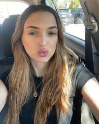 Shelby Browne's Instagram, Twitter & Facebook