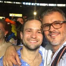 Guillermo Vives y José Maya son padres Guillermo Vives y José Maya se  convirtieron en padres : Guillermo Vives y José Maya se convirtieron en  padres