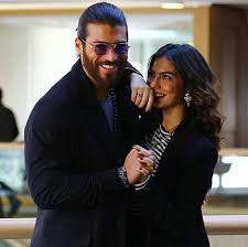 Can yaman, reklam ajansı sahibi olan aziz divit'in oğlu can divit karakterini canlandırmaktadır. Erkenci Kus Bittikten Sonra Hangi Dizi Baslayacak Demet Ozdemir In Yeni Dizisi Ne Dizi Oyuncu