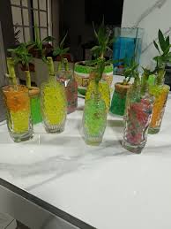 Tengo una duda estos solo es el folleto o debería de venir con muestras?