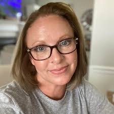 Tara Schubert's Instagram, Twitter & Facebook