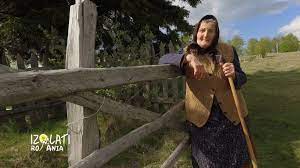 Seria izolaţi în românia are în total 12 episoade a câte 25 minute, filmate în fiecare lună a anului trecut, şi poate fi urmărită lunea, de la ora 22.30, la tvr 1 şi online pe tvr+. IzolaÈ›i In Romania Departe De Lume In JudeÈ›ul Hunedoara Europa Fm