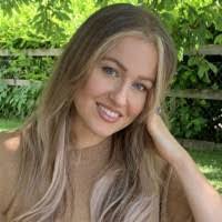 Elizabeth Guyer's Instagram, Twitter & Facebook