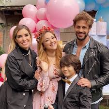 Sabemos que van a ser semanas y si se alarga acá te vamos a esperar. Sherlyn Ya Sabe El Sexo De Su Bebe Revista Caras