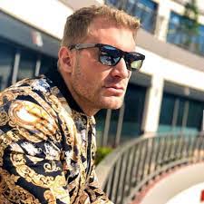 Michael Walding's Instagram, Twitter & Facebook