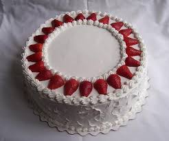 Resultado de imagen para pastel de fresas con crema chantilly