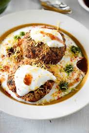 Crispy Tangy And Spicy Tikki Chaat Recipe With A Delicious And Healthy Twist Popular Indian Tikki Chaat Recipe Made With Tikki Of Chaat Recipe Chaat Recipes