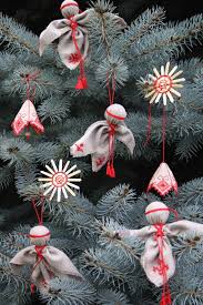 Ukrainian Ornaments Need To Make These For Christmas Putdownyourphone Carde Christmas Crafts Ukrainian Christmas Christmas Ornaments To Make