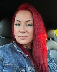 Hey beautiful people! I've had a few people mention about trying to message  me through this group, I don't always see the message for some weird reason  so I would recommend to