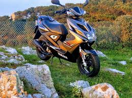 Graphic Grey Yamaha Ns 50 Aerox In The Evening Sun Brommers Foto S