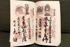 なんのための御朱印帳 そもそも「御朱印帳」の意味を理解してませんよね。 御朱印帳は、神社、仏閣にお参りしたという記念。 鞍馬寺では写経を納めた証明、としています。 当然のことながら、本来はまず神仏にお参りすることが、一番の目的です。 è'é›†å¾¡æœ±å°çš„æ­£ç¢ºç¦®å„€æ˜¯ æ—¥æœ¬ç½•è¦‹çš„å¾¡æœ±å°ä¸å®¹éŒ¯éŽ çµ•æ™¯æ—¥æœ¬