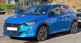 La 208 est une voiture de segment b produite par le constructeur automobile français peugeot et commercialisée à partir du 6 octobre 2019. Peugeot 208 Wikipedia