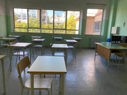 Molti genitori hanno preferito tenere a casa i figli, non ritenendo credibile la sicurezza annunciata, e per oggi diverse organizzazioni studentesche hanno proclamato lo sciopero della dad. Troppe Ore Di Dad Continua Lo Sciopero Studentesco Al Siciliani E Impossibile Aprire La Mediazione Con La Dirigente