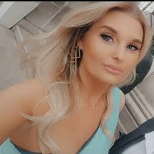 🤨🤣🙄 Friend: Have you ever been in a wedding party you shouldn't have  been in Me: Me:Yes,myown. Yes, my my own.