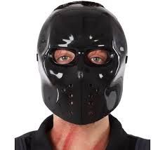 Outer shells are made of sturdy plastic or composite materials. Schwarze Hockey Maske