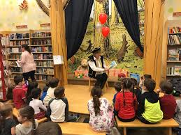Why is barnes and noble continuing to lose money when they are the last big bookstore chain the united states? Land O Pines School On Twitter Mrs Rosenthal And Mrs Suarez Read To Our Students At Barnes Noble Night Thanks Pto Howellreads