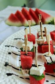 Watermelon Feta Mint Skewers 4 Bites Of Bri Recette Aperitif Dinatoire Recette Aperitif Recettes De Cuisine