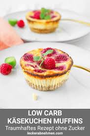 Käsekuchen muffins mit himbeerpüree foto. Low Carb Kasekuchen Muffins Ohne Zucker Eiweissreiches Dessert