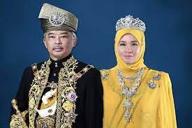 Hari keputeraan nabi muhammad (maulidur rasul). Bernama Poster Kuning Diraja Warnai Ibu Negara Sempena Hari Keputeraan Agong