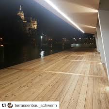 Neuer Larchen Belag Fur Die 17 Jahre Alte Terrasse Der Weissen Flotte In Schwerin Wir Haben Sowohl Das In 2020 Terrassengestaltung Bauen Mit Holz Schnittholz