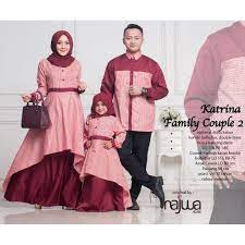 35 ide baju couple ayah ibu anak laki ide baju couple : 46 Gambar Baju Couple Ayah Ibu Dan Anak Laki Laki Umur 2 Tahun Paling Keren Modelbaju Id