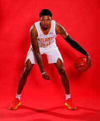 Knicks clinch first winning season in eight years, and steph curry goes off again for warriors. B R Kicks On Twitter Kent Bazemore Agrees To Five Year Shoe Extension With Under Armour Per Nickdepaula