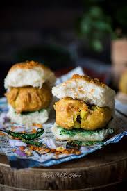 Vada Pav Recipe Binjal S Veg Kitchen Recipe Pav Recipe Vada Pav Recipe Recipes