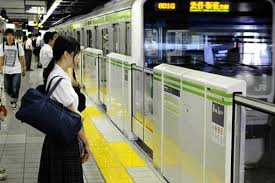 Benda wajib kena ada dalam kereta. Yuk Pelajari Tata Krama Budaya On Time Naik Kereta Api Di Jepang Liburan Ke Jepang
