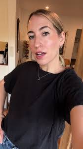 Roxanne Hess's Instagram, Twitter & Facebook