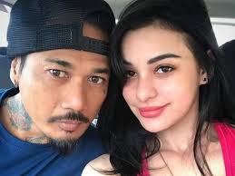 Ada momen haru ketika nora alexandra, istri jerinx, memberi pelukan untuk menguatkan suaminya. Geram Dituding Transgender Istri Jerinx Buktikan Dirinya Wanita Tulen Dengan Satu Hal Ini Semua Halaman Pop Grid Id