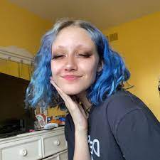 Chloe On Instagram Forgot To Posf Anything About The Fact That My Hair Blue Now I Like It Feel Like Blueberry Im Gonna Blea In 2021 Blue Hair My Hair Chloe