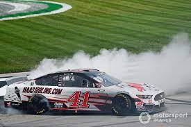 Make a reservation at nascar racing experience in kentucky or buy a gift card for the nascar driving nascar ride alongs are available for those who want to ride and not drive. Nascar Kentucky Rennen Endet Dramatisch Erster Sieg Fur Cole Custer