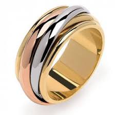 L'alliance femme est une bague hautement symbolique car c'est l'alliance mariage qui nous lie le jour j et pour toujours. Alliance Femme Bague De Mariage Pour Femme En Or Ou En Argent