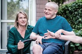 Birgit van mol babbelt met ella marie 9 over de hartafwijking van haar man i generation stronger. Wetstraatjournalist Goedele Devroy Zorgde 10 Weken Voor Haar Zoon Met Een Zware Handicap De Situatie Was Niet Veel Langer Houdbaar Tv Hln Be