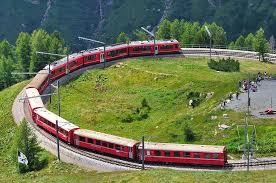 Visiter la suisse en train ou se déplacer de ville en ville est très simple. Alp Grum Kanton Graubunden Train Of Rhaetian Railway Rhb From St Moritz To Tirano In Italy Zug Der Rhatischen Bahn Rhb Von St Moritz Svizzera Treno