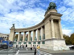 Quảng trường Anh hùng Budapest một sáng Thu - Samgoshare