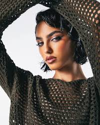 Ella for @forever21canada 🖤 model @ellalaurinb styling @thelilydiary hmua  @priyakumarihmua