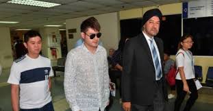 Perkara itu didedahkan sendiri ketua polis negara, tan sri abdul hamid badr. Datuk Seri Acquitted And Discharged Over Assault Of Two Rela Personnel