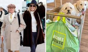 Rod stewart's wife, penny lancaster has shunned the usual rock 'n' roll lifestyle, and instead set her sights on a rather. 3efqmxlksu Gem