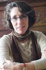 Laurie Dennis's Instagram, Twitter & Facebook